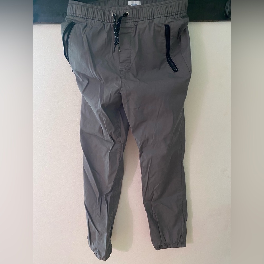 Gray Old Navy Joggers with tapered bottom. XL 14-16